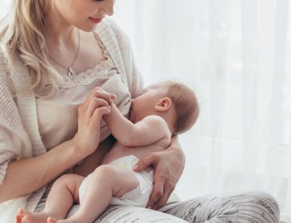 ALL THE MUST-HAVES TO SET UP A BREASTFEEDING STATION AT HOME | Totally ...